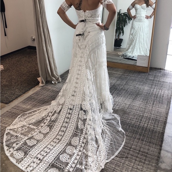 Clara Rue De Seine - Picture 2 of 13